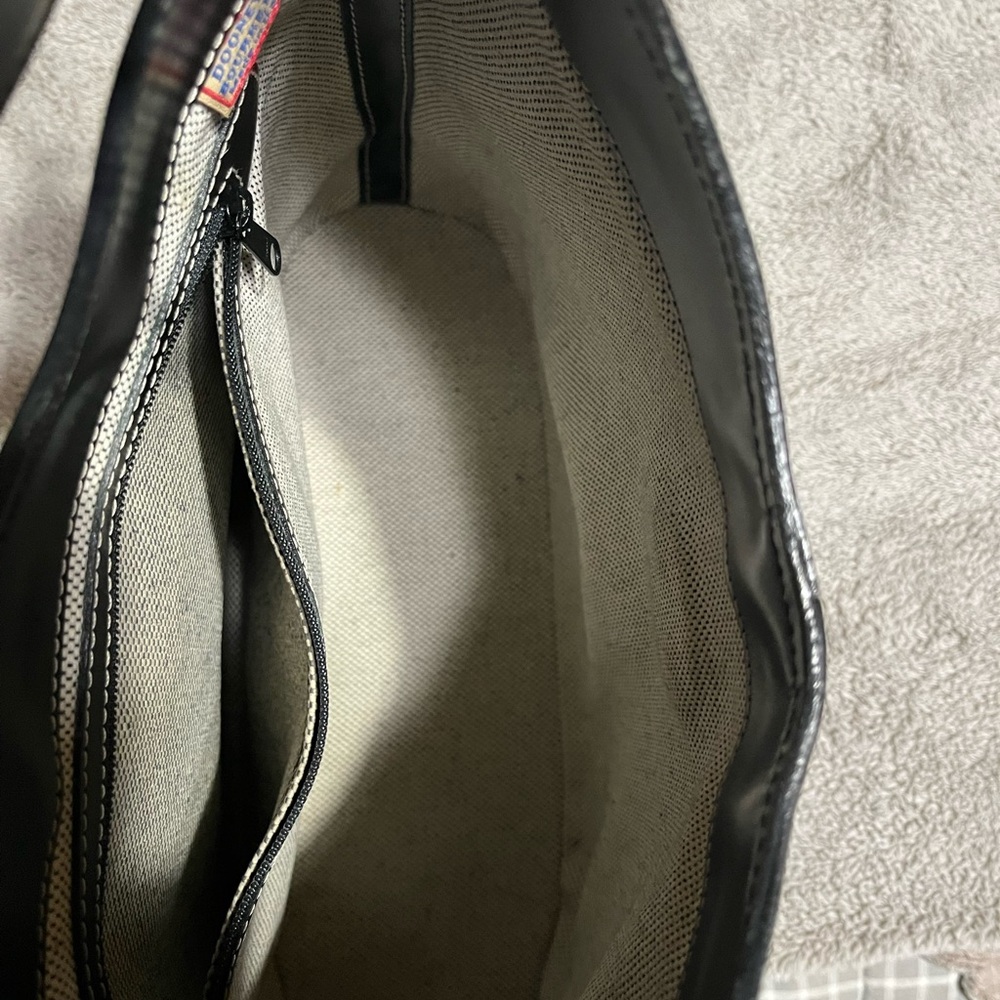 Vintage Dooney & Bourke Black Leather Shoulder Bag with Silver Hardware - Picture 8 of 8
